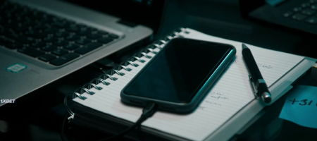    Apple (2025)